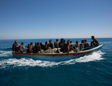 Η λιβυκή ακτοφυλακή διώχνει άλλες δυο ΜΚΟ από τις θαλάσσιες περιοχές